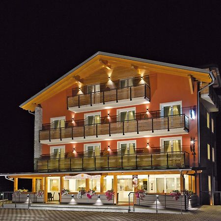 Hotel Gran Vacanze Rooms & Apartments 디마로 외부 사진