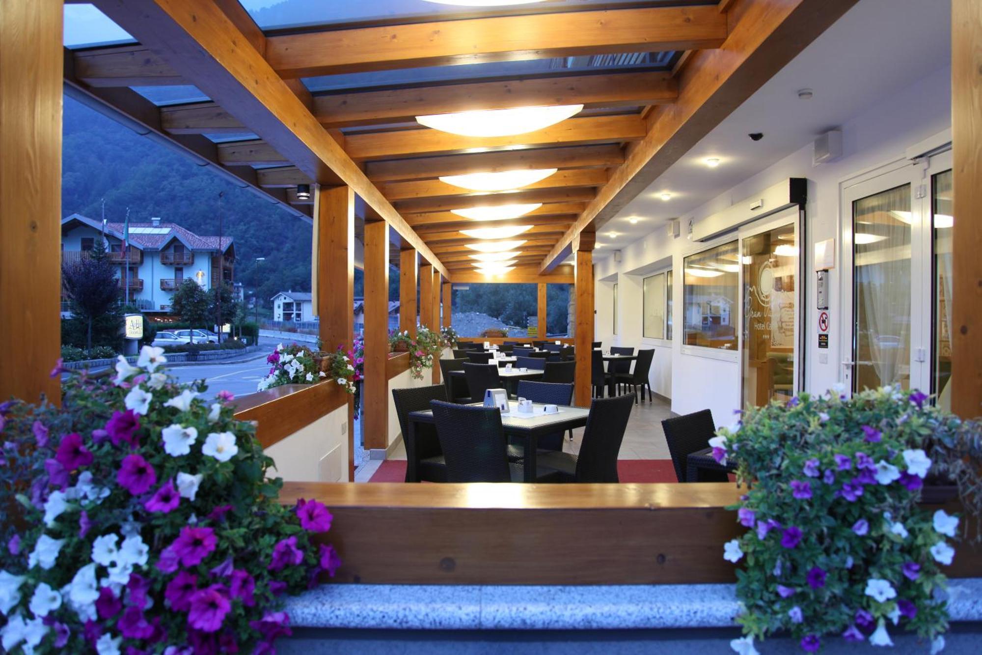 Hotel Gran Vacanze Rooms & Apartments 디마로 외부 사진