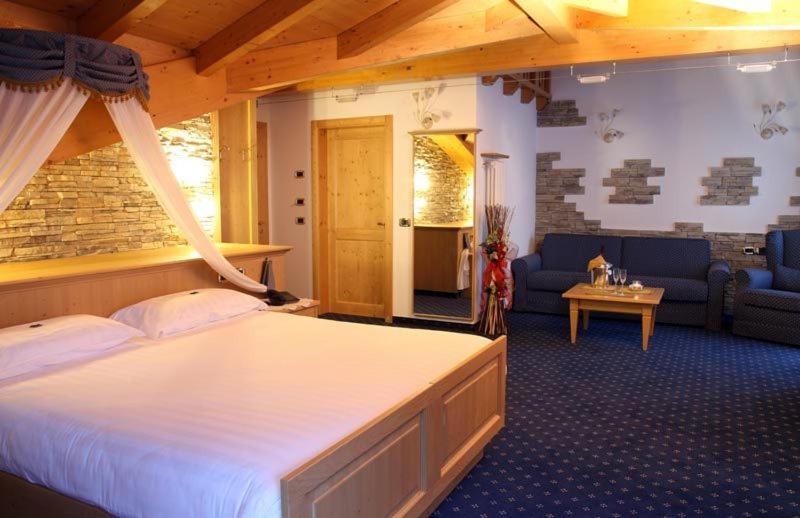 Hotel Gran Vacanze Rooms & Apartments 디마로 객실 사진