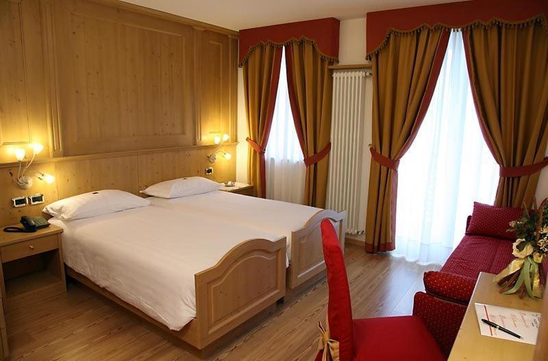 Hotel Gran Vacanze Rooms & Apartments 디마로 객실 사진