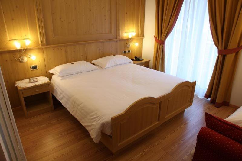 Hotel Gran Vacanze Rooms & Apartments 디마로 객실 사진